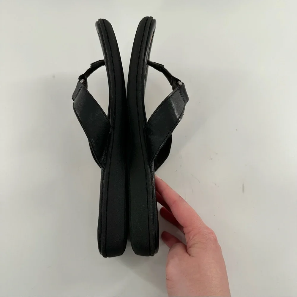 Boc born concepts size 8 black faux leather vegan thong flip flops